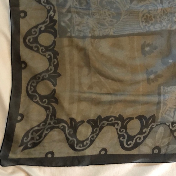 Beautiful large square multi-patterned printed chiffon scarf - Picture 11 of 14